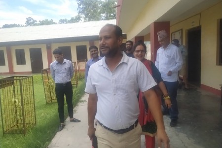 आकस्मिक निरीक्षणमा निस्के मेयर विष्ट, विद्यालयमा बेथिती